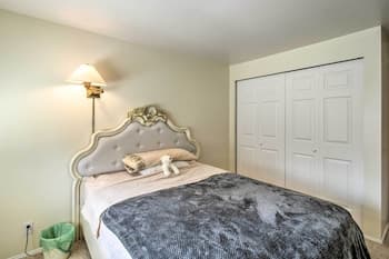 Spacious Family Home on Golf Course: Hike & Bike!