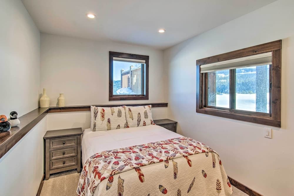 Spacious Big Sky Cabin w/ Hot Tub & Grill!