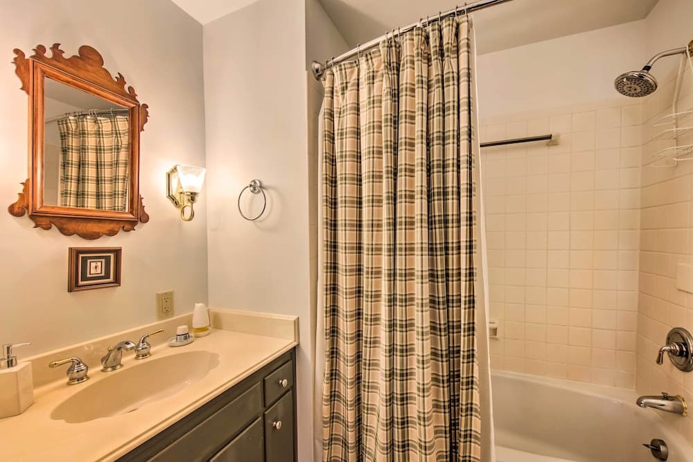 Beautiful Historic House In Amish Country