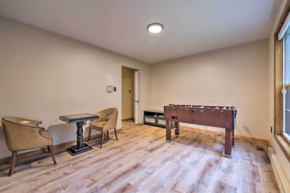 Lake Access & Fire Pit: Spacious Tobyhanna Home!