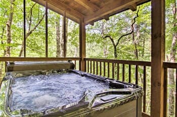 Secluded Forest Cabin - 4 Mi to Dwntwn Gatlinburg!