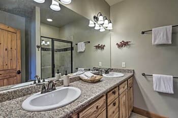 Private Hilltop Home w/ Expansive View & Grill!