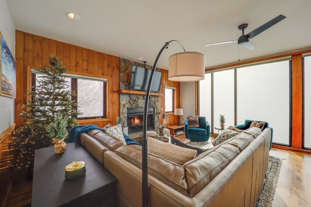 Views & Hot Tub: Sky Barn Retreat in Beech Mtn!