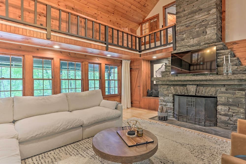 Hilltop Lackawaxen Gem w/ River View & Fire Pit
