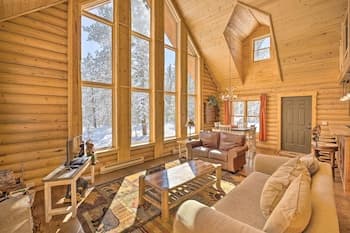 Sunny Forest Cabin w/ Views of Pikes Peak Mtn!