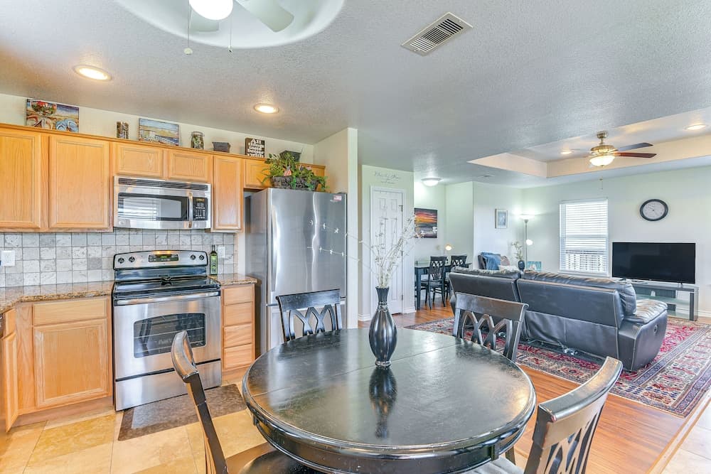 Steps to Surfside Beach: Ada-friendly Home