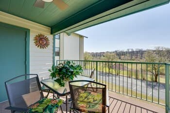 Branson Condo w/ Pool - Walk to The Strip!