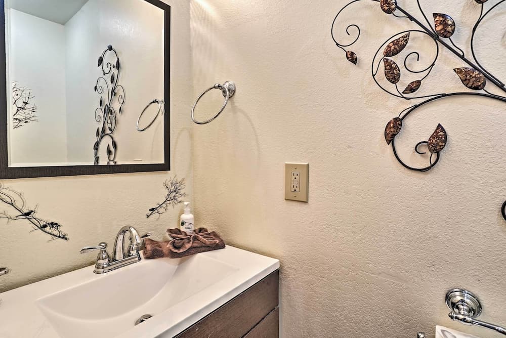 Serene Cabins w/ Decks & 8 Acres on Kiamichi River