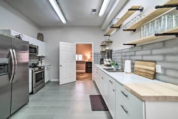 Large Group Retreat w/ Porch: Starkville Clubhouse