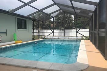 Bright Venice Home w/ Yard < 4 Miles to Beach!