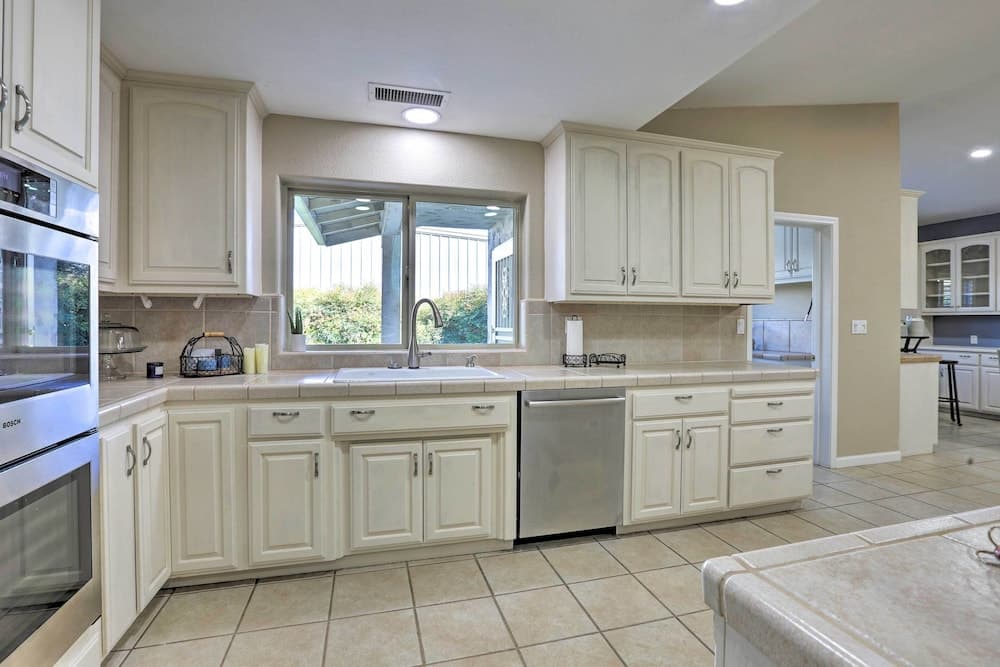 Chic Ranch-style Home on 33-acre Walnut Ranch