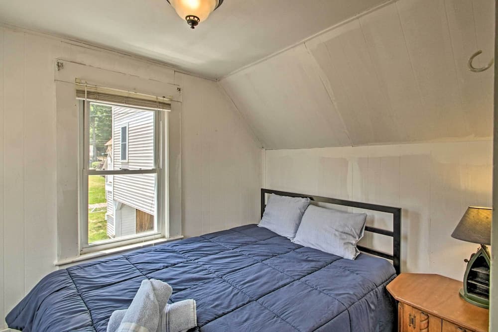 Bayside Weirs Beach Cottage < Half Mile to Pier!