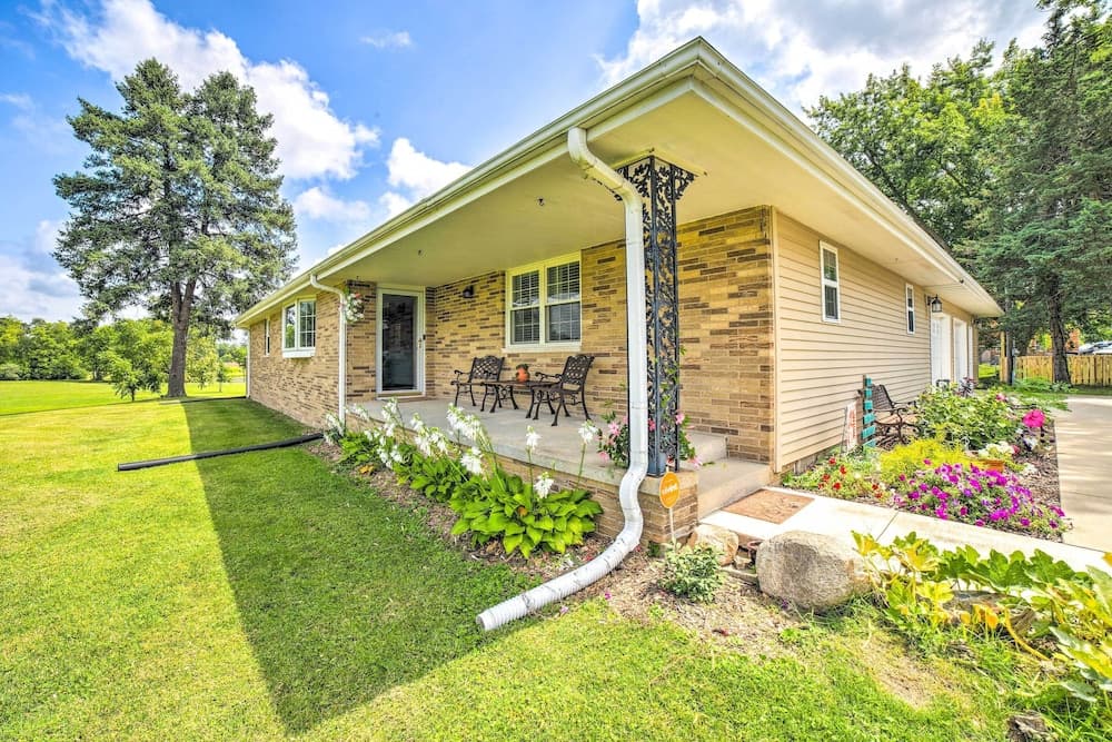 Bloomington Family Home - Private Deck & Yard