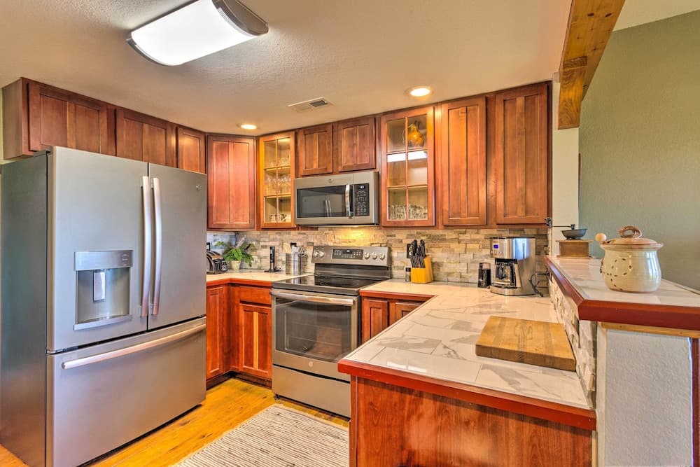 Mountain Air Condo w/ Deck & Views, Pets Welcome!