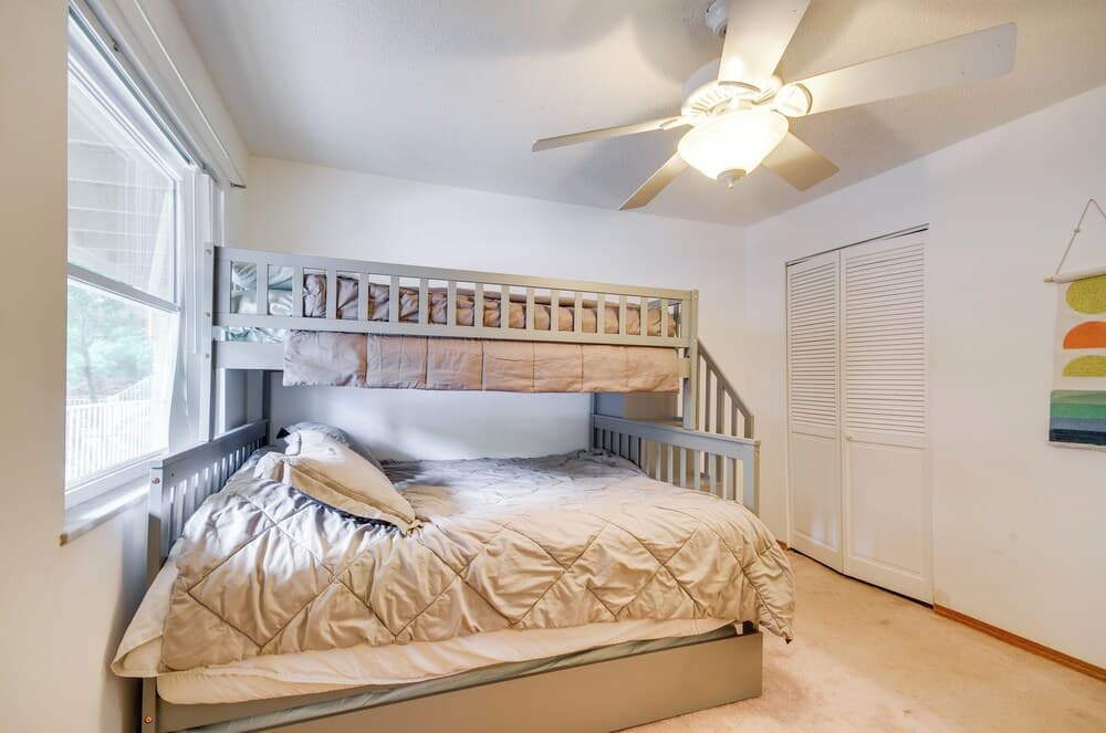 Cozy Lake Ozark Condo Rental w/ Grill, Pool Access