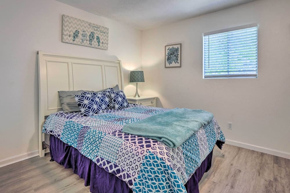 Pet-friendly Bryan Escape ~ 2 Mi to Texas A & M