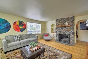 Cozy Tacoma Home: Close to Beaches & Boating!
