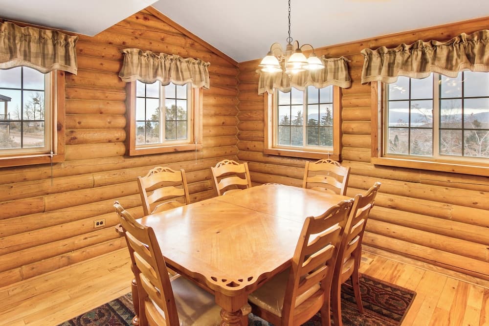 Scenic Views & Game Room: Garden City Retreat!