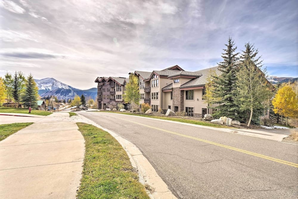 Cozy Crested Butte Condo 50 Yards From Ski Lift!