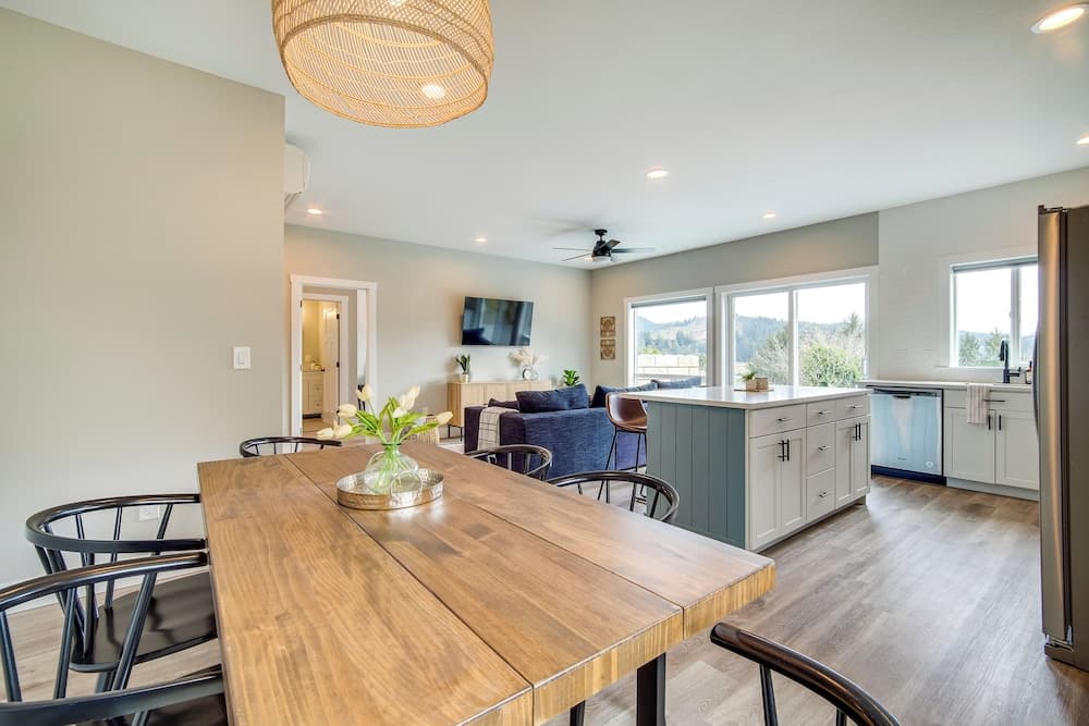 Charming Florence Home w/ Fire Pit & River Views!