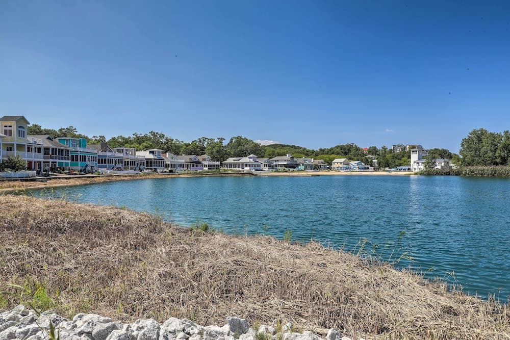 Bright & Airy Home: Chef's Kitchen & Pro Decor!