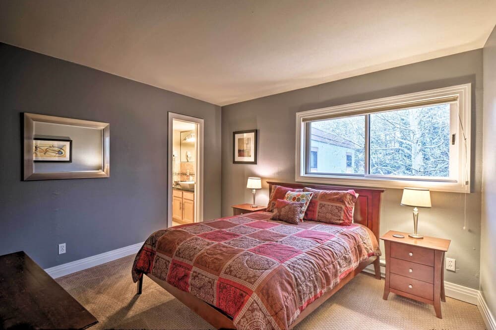 Deck + Spa Access: Modern Breckenridge Condo!