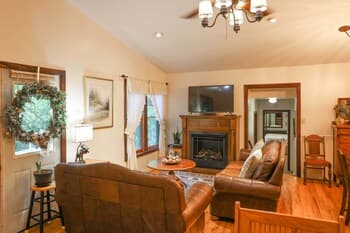 Cozy Whittier Home w/ Fire Pit < 15 Mi to Hiking!