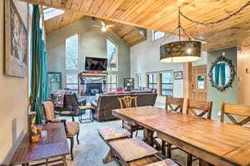Spacious Pine Mountain Club Cabin w/ Fire Pit
