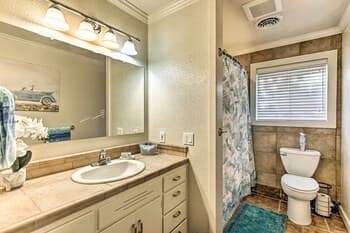 Eugene Retreat: Large Yard + Central Location