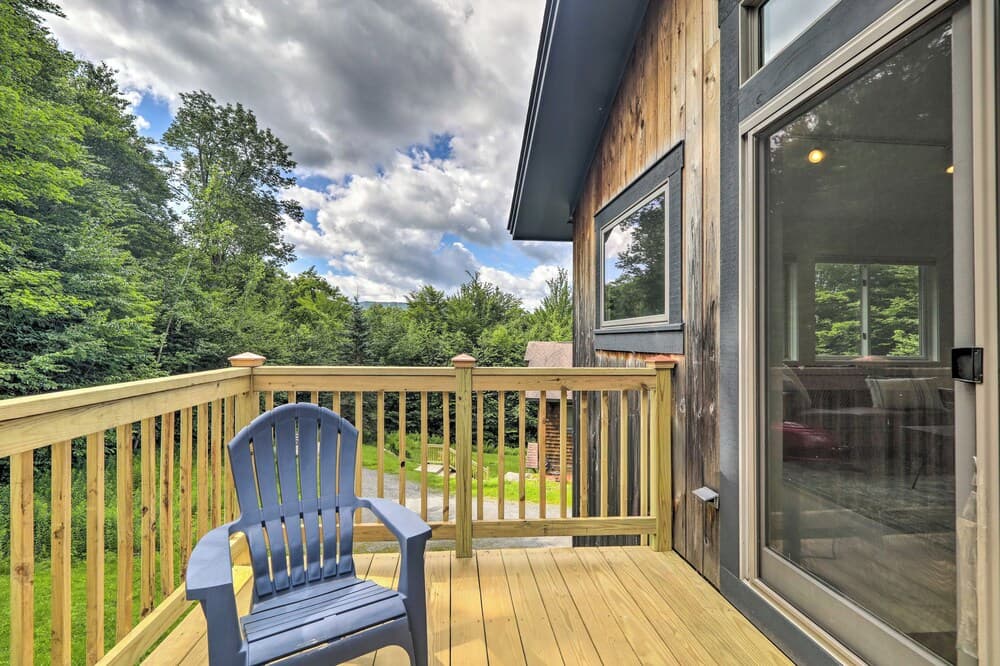 Airy & Bright Hideaway Near Smugglers' Notch!