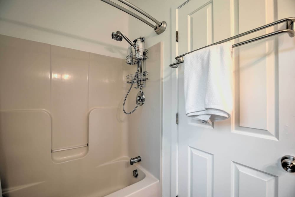 Airy & Bright Hideaway Near Smugglers' Notch!