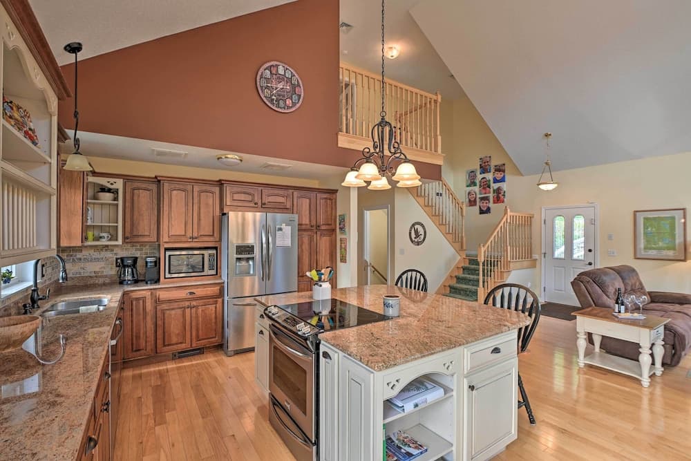 Inviting Lakefront Home: Seasonal Boat Dock!