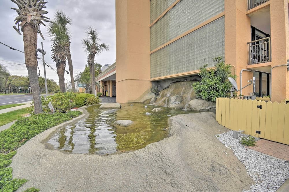 Ocean View & Lazy River: Condo in Myrtle Beach!