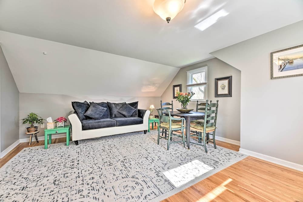 Trolley Apt Upper: Steps to Village Trail & Canal!