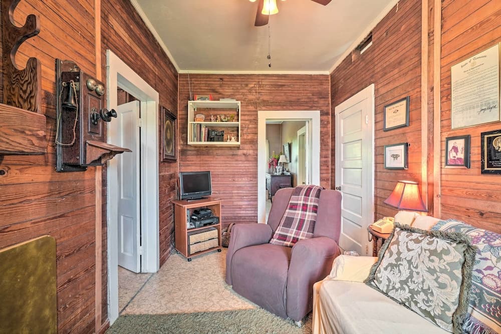 Historic Sparta Home Near Waterfalls & Hikes!