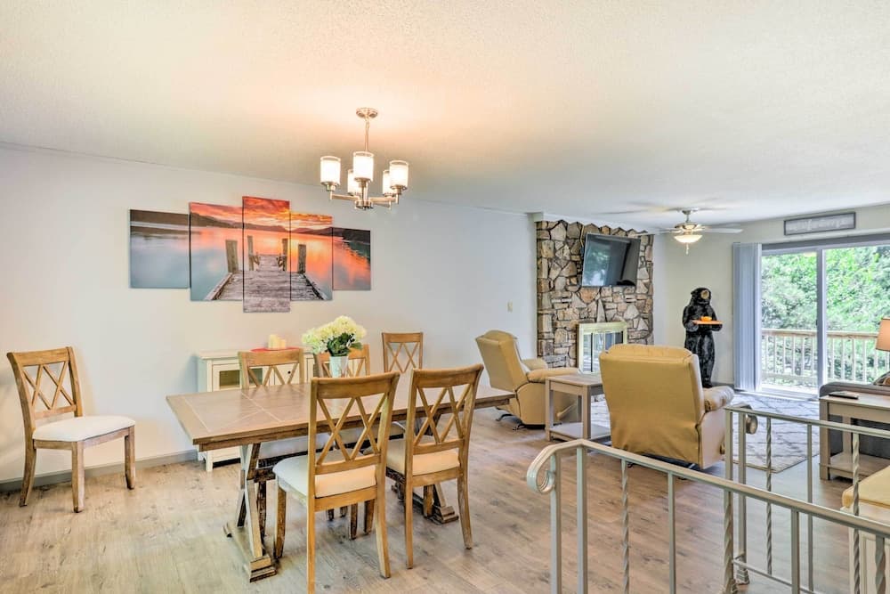 Lake House in Horseshoe Bend Near Ozark Forest!