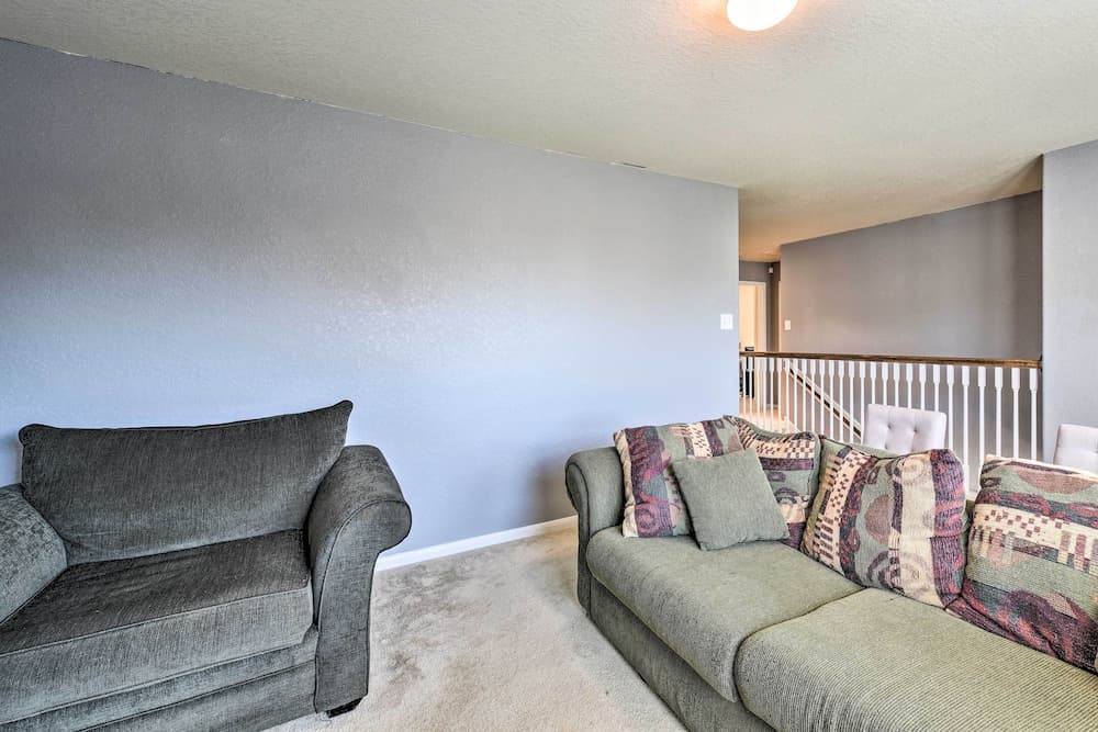 Spacious Conroe Home - 6 Mi to The Woodlands!