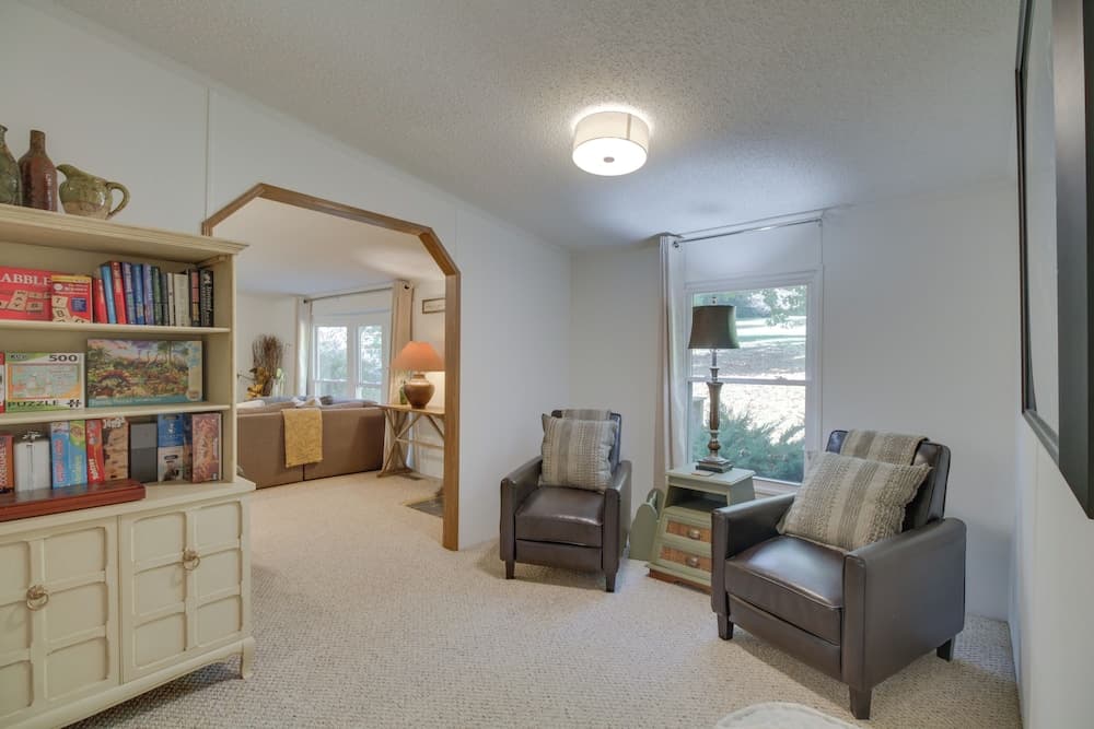 Spacious Home: 10 Miles to Wintergreen Resort!