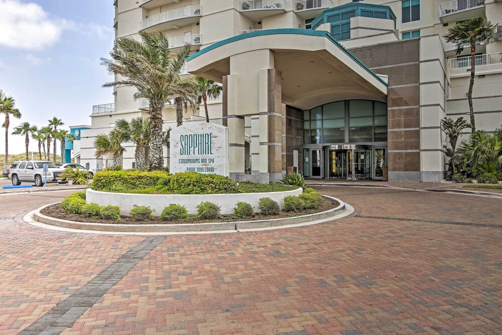 Luxe 28th-floor S Tower Condo: Ocean & Spacex View