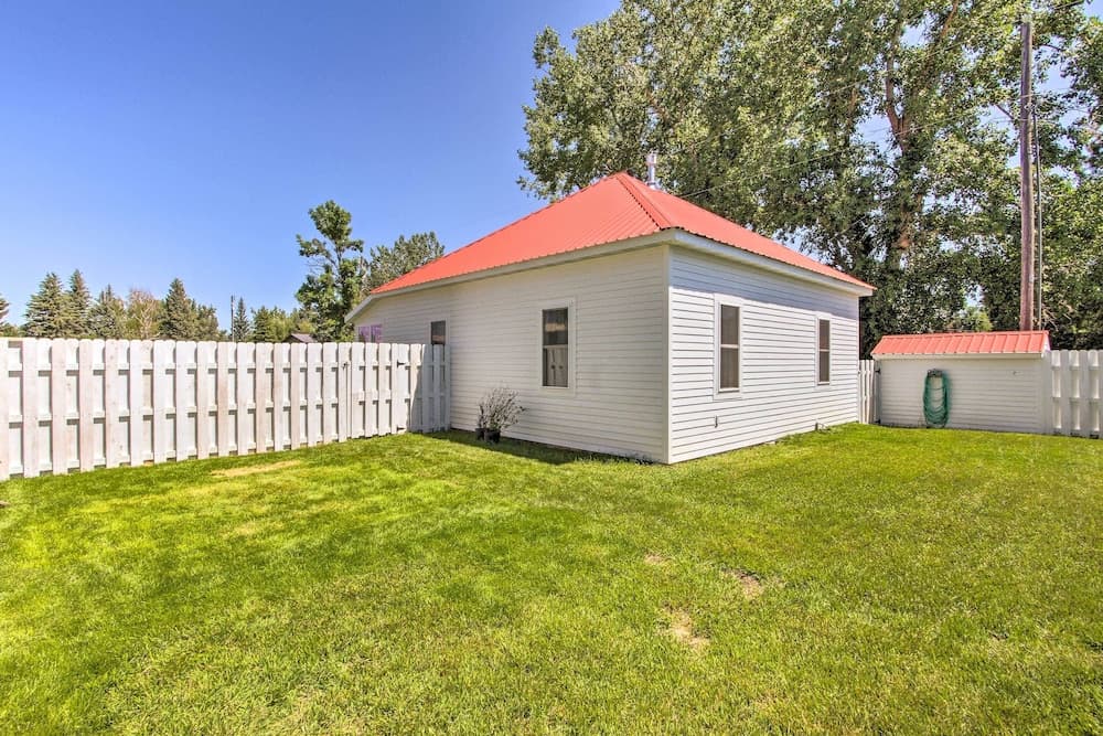 Charming Choteau Cottage: Ski & Fish Nearby!