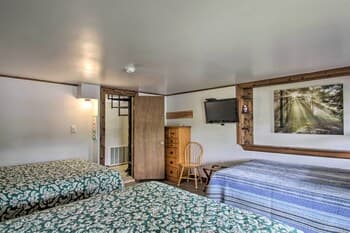 Walk to Lake From Laconia Ski Cabin w/ Deck!