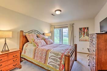 Trendy Avon Townhome - 2 Miles to Beavercreek