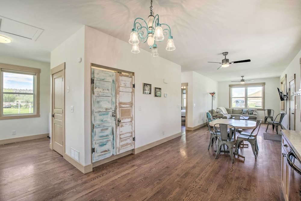 Idyllic Gem: Screened Porch, 1/2 Mi to River!