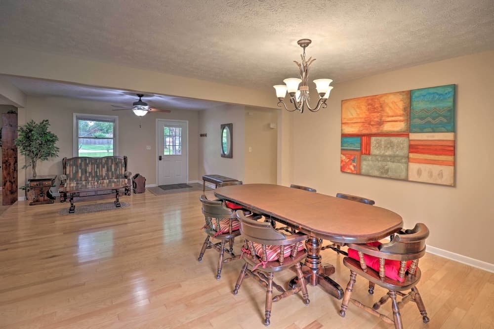 Hendersonville Home w/ Fire Pit: 5 Mi to Downtown!