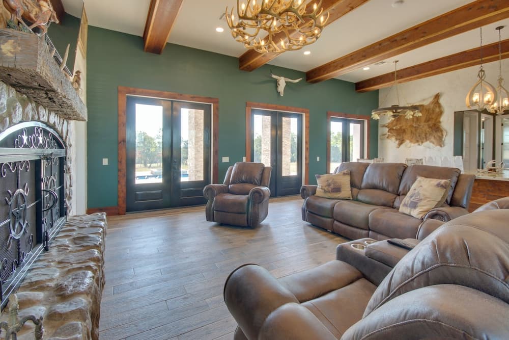 Stunning Ranch Villa: Private Pool & Hot Tub!