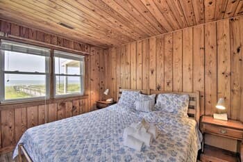 Rustic Beachfront Cottage w/ Deck & Boardwalk