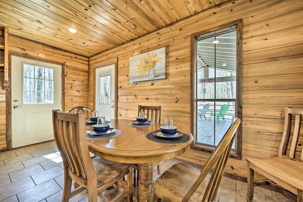 Broken Bow Getaway: Hot Tub, Grill & Fire Pit