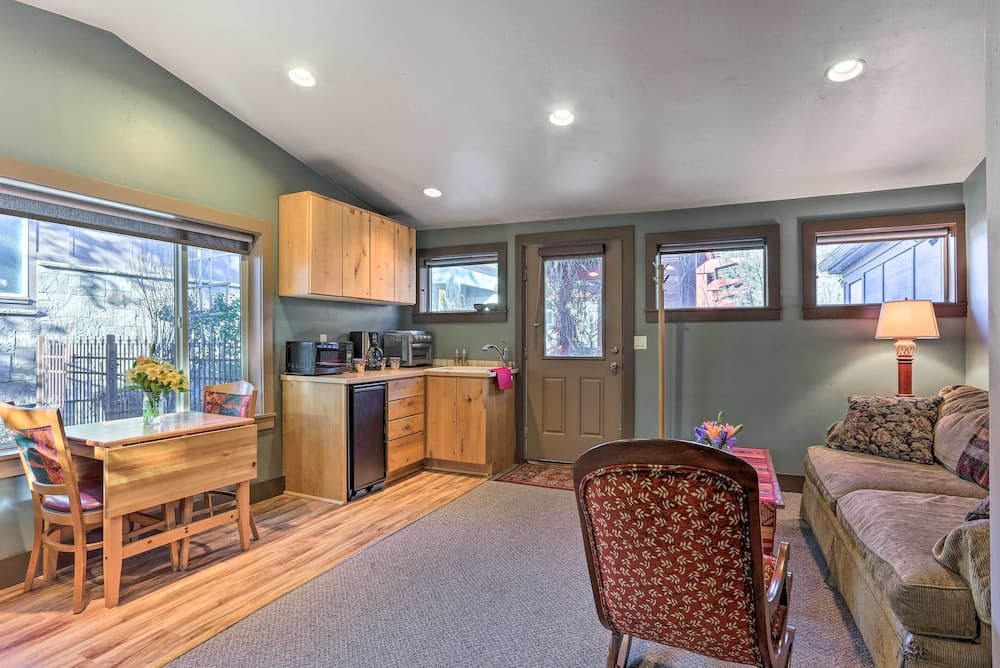 Charming Studio With Patio - 2 Mi to Dtwn Boise!