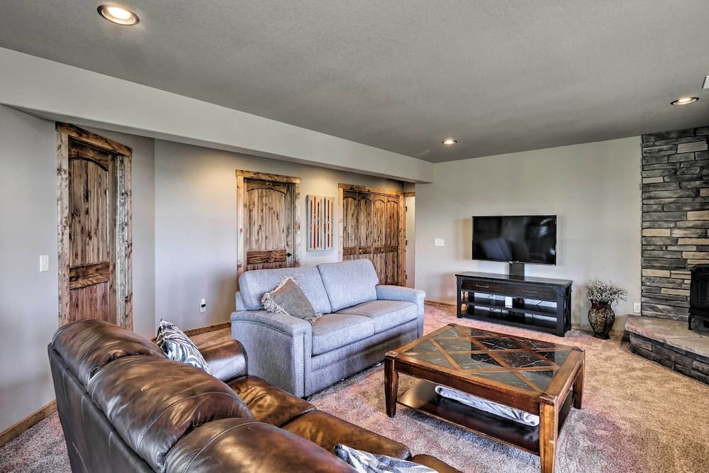 Fairplay Cabin w/ Wraparound Deck & Mountain Views