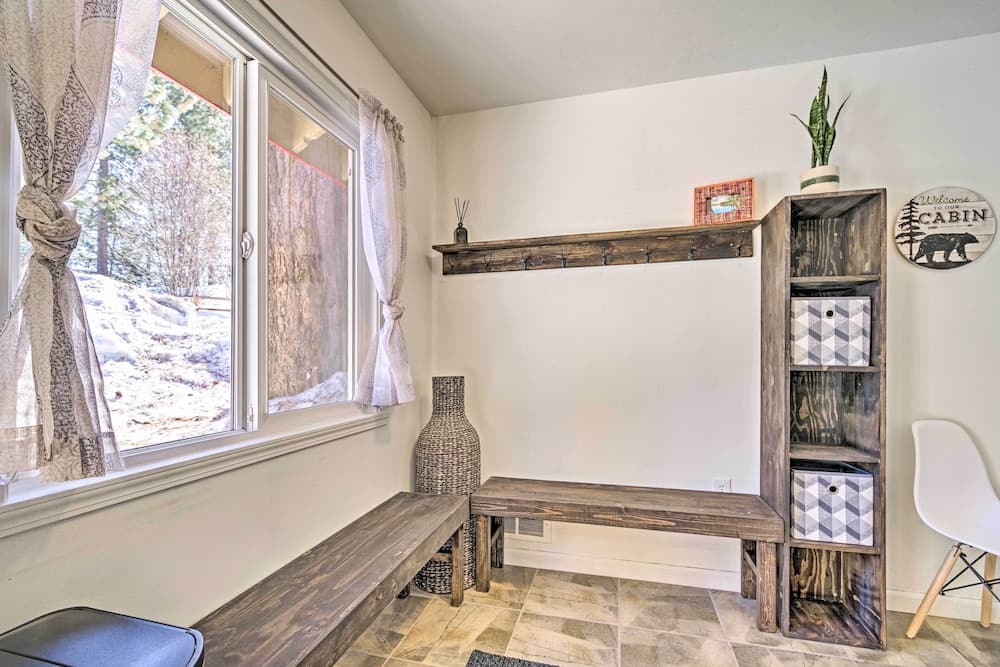 Updated Rustic Retreat Cabin: Walk to Payette Lake